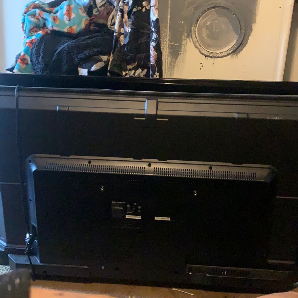 2 flat screen TVs